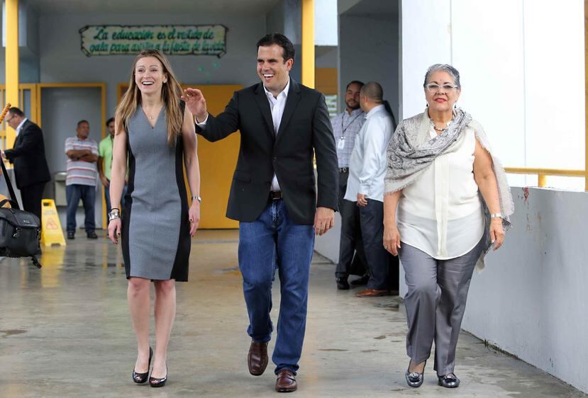 Julia Keleher y el gobernador Ricardo Rosselló visitaron la escuela Jesús Sánchez Erazo, en Bayamón.
