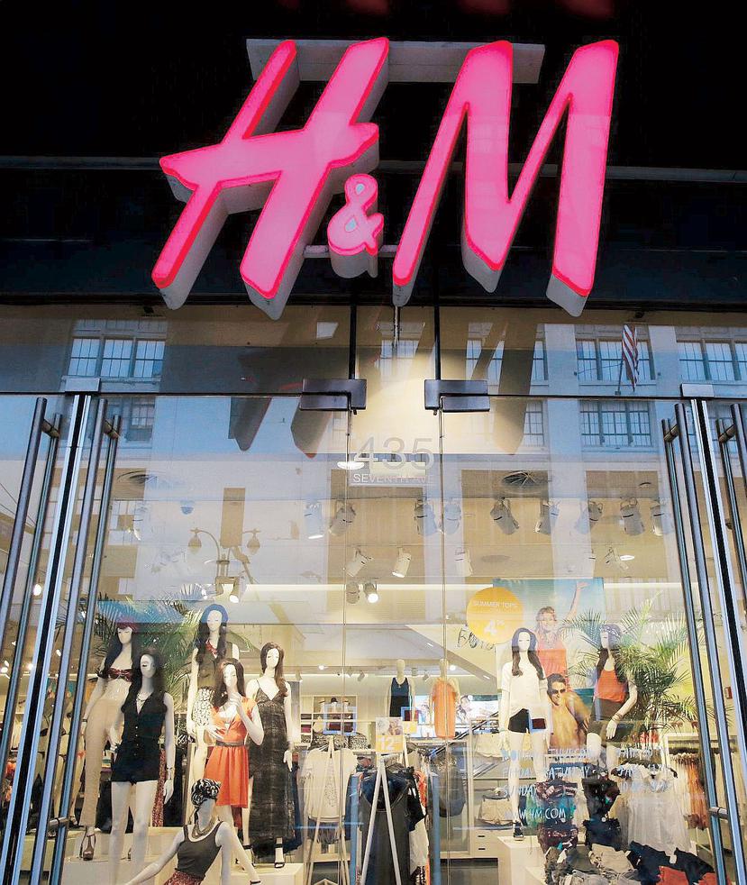 H&M, fundada por Erling Persson en el año 1947, se destaca por ofrecer colecciones de última moda para la mujer, los jóvenes, caballeros y niños a precios competitivos. (Archivo)