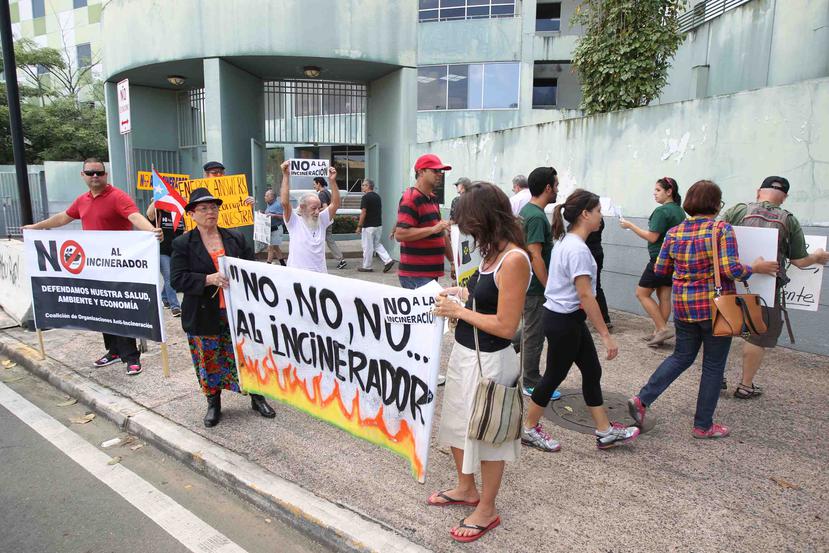 Energy Answers demandó, el 1 de junio de 2017, a Conty Hernández y a los opositores a la construcción de la incineradora debido al campamento ciudadano instalado frente al terreno destinado para la construcción.