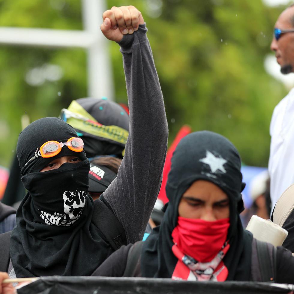 La desobediencia civil pacífica se hace sin máscaras