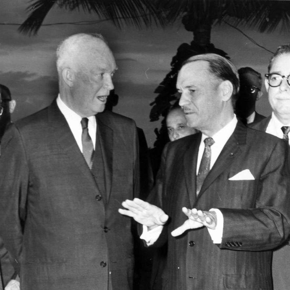 Foto de archivo, el gobernador de Puerto Rico Luis A. Ferr  dialoga con el ex-Predidente de los Estados Unidos Dwight D. Eisenhower ( Foto/ Gunter Hett)