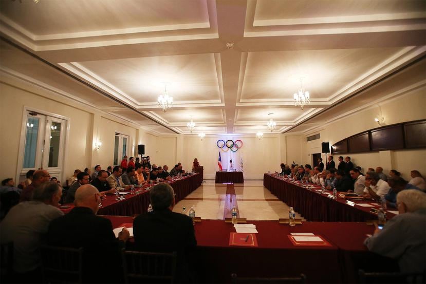 Una vista del pleno (los delegados de las distintas federaciones) del Comité Olímpico de Puerto Rico en una reunión reciente. (Archivo / GFR Media)