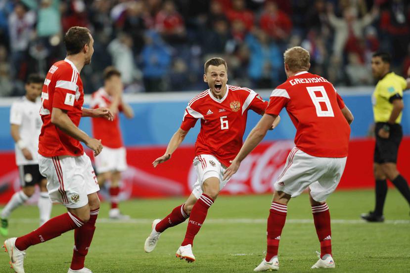 La victoria de Uruguay ante Arabia Saudita aseguró que Rusia clasificará a los octavos de final. (AP)