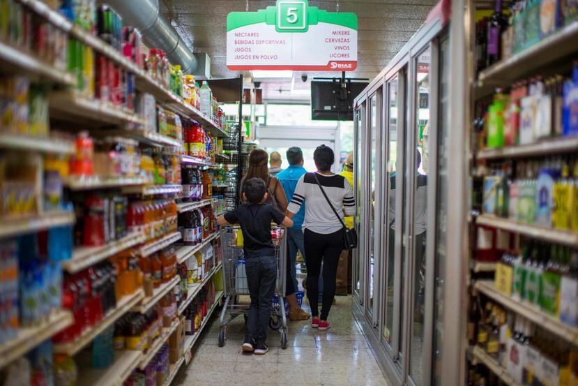 Los supermercados, farmacias, y el comercio, en general cerrarán sus locales hoy más temprano. (GFR Media/Archivo)