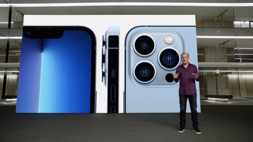 Foto de la presentación de Apple que muestra el iPhone 13 Pro.
