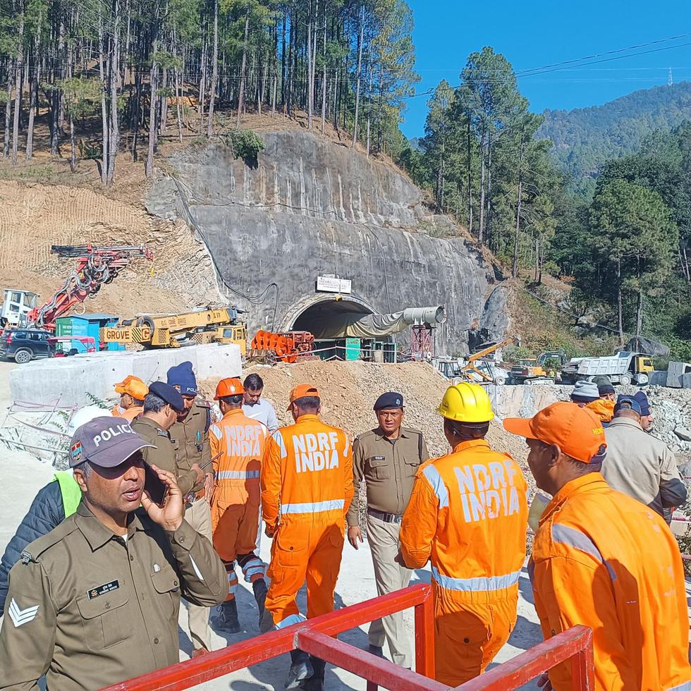 41 obreros continúan atrapados en el túnel en construcción se derrumbó el pasado 12 de noviembre en el norte de la India.