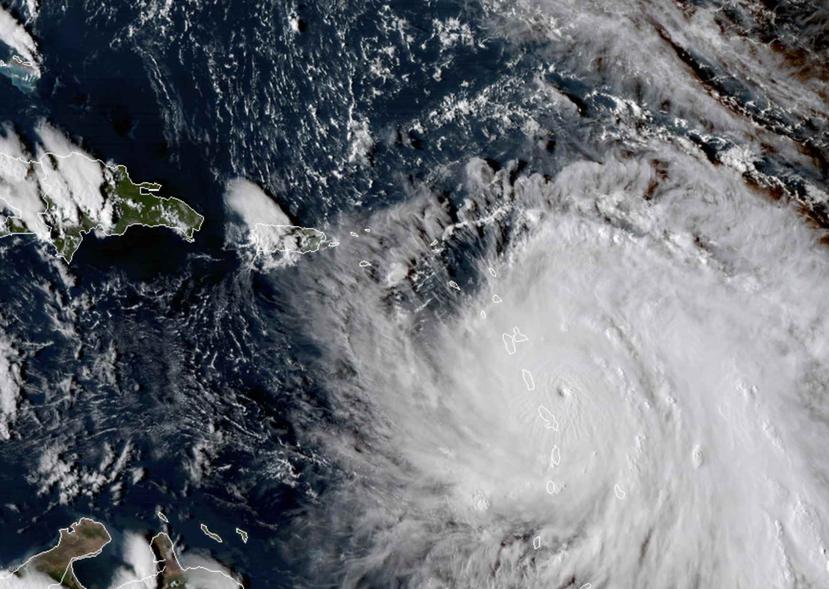 En esta imagen satelital se muestra el ojo del huracán María a medida que se aproxima a la isla de Dominica. (NASA)