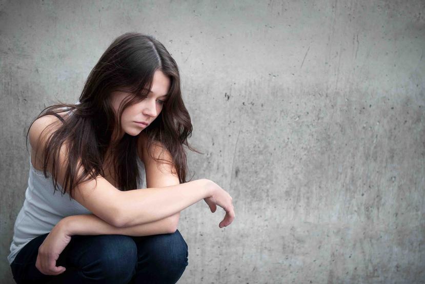 Para el año 2013, 21 % de las jóvenes en escuela superior de Puerto Rico manifestaron haber intentado suicidarse. (Foto: Shutterstock.com)