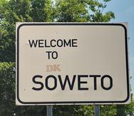 Un letrero a la entrada de Soweto, en Johannesburgo, Sudáfrica.