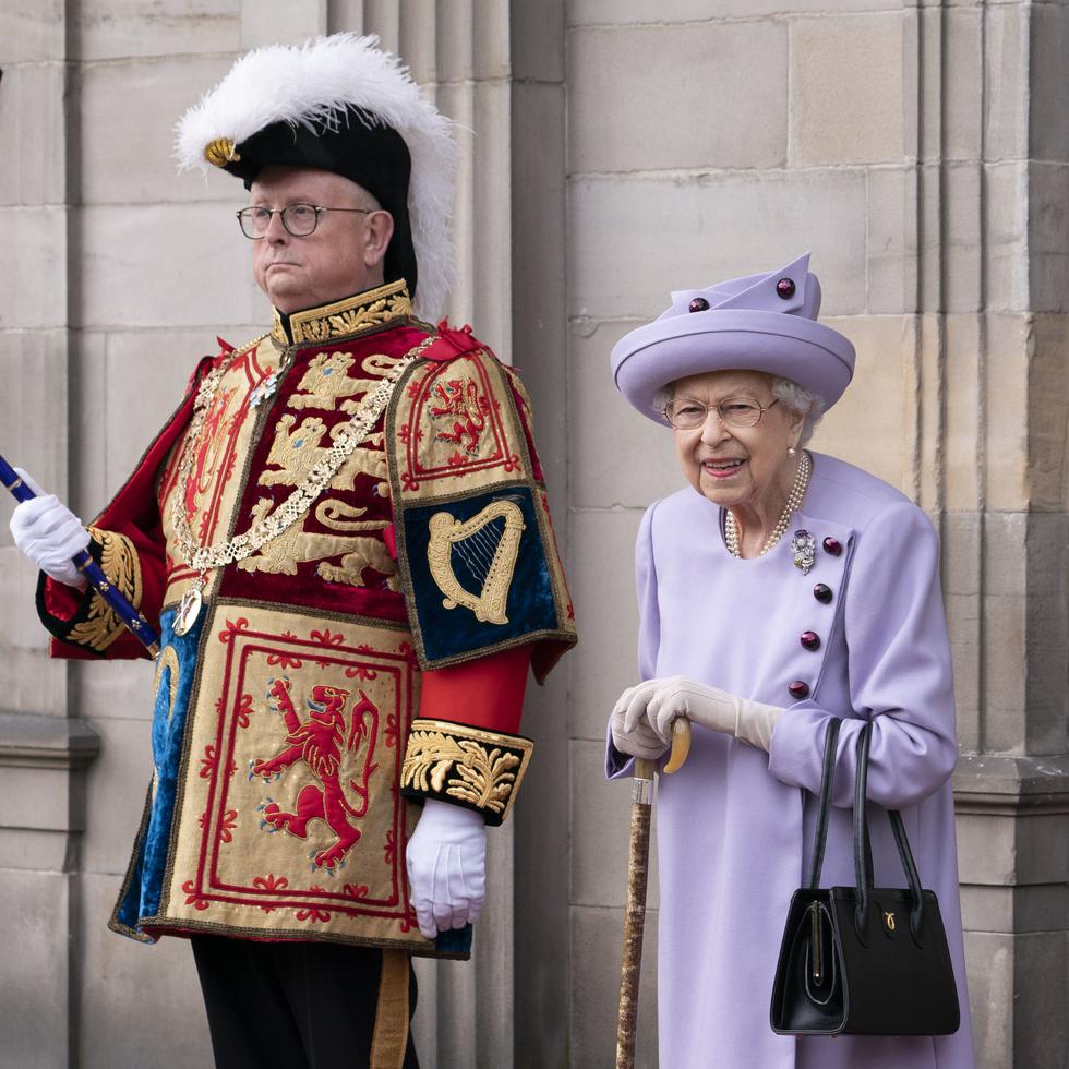La monarca británica retoma su agenda con una visita a Escocia.