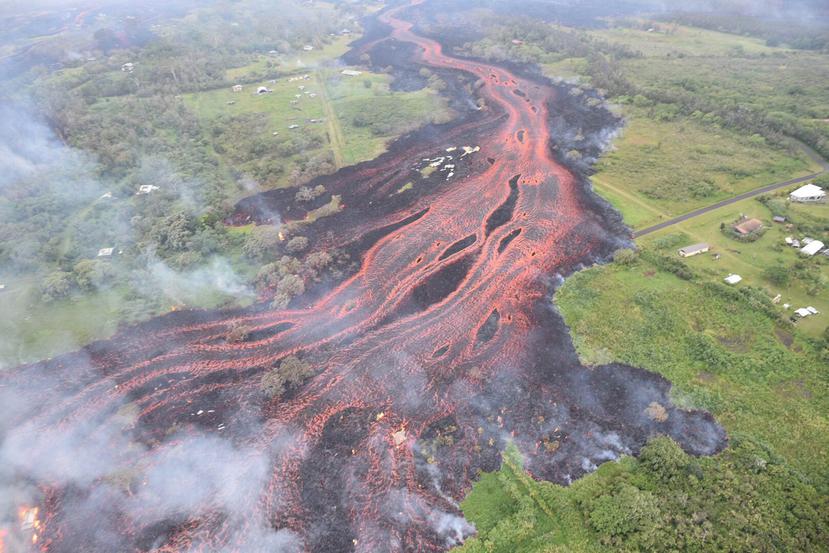 Vista aérea del río de lava tras la erupción del volcán Kilauea, en Hawaii. (GFR Media)
