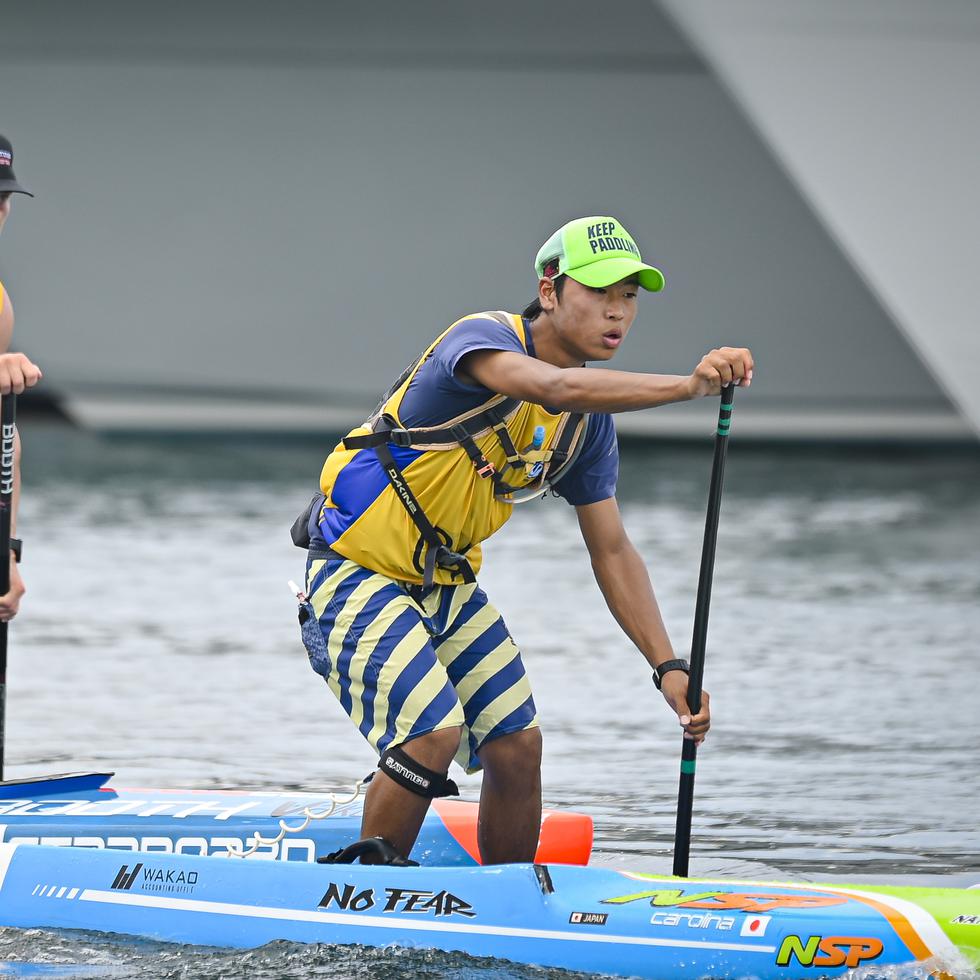 El japonés Shuri Araki, a la derecha, intenta despegar del australiano Michael Booth durante parte del recorrido que arrancó en la Laguna del Condado y concluyó en El Escambrón.