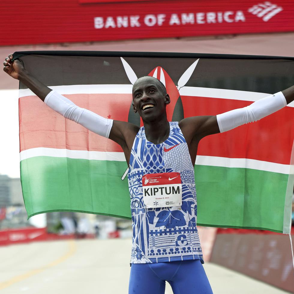 Kelvin Kiptum estableció en octubre el nuevo récord del mundo en maratón, al ganar en Chicago, uno de los seis “grandes” de la temporada, en dos horas y 35 segundos (2:00:35).