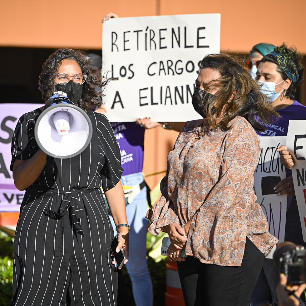 María Soledad Sáez, abogada de Elianni Bello Gelabert, participó en una protesta en la que se pidió retirar cargos a la joven que dejó a su bebé en la casa del padre.