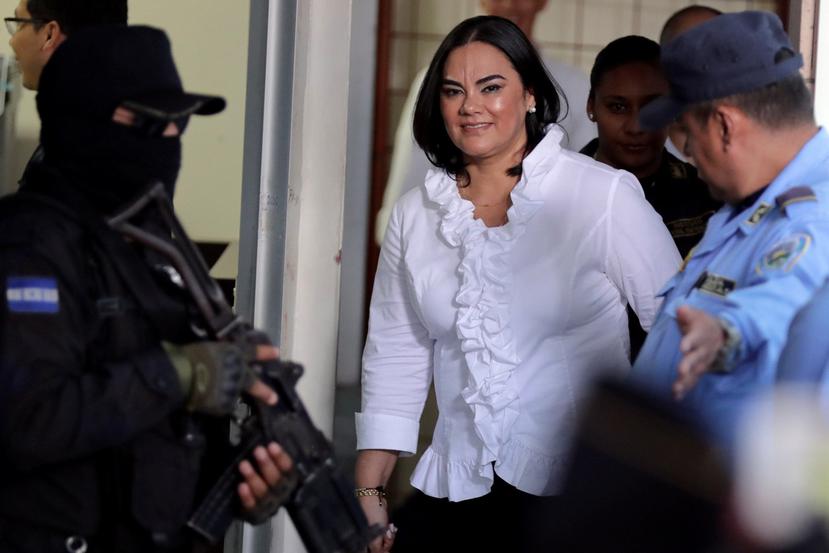La exprimera dama de Honduras Rosa Elena Bonilla, esposa del expresidente Porfirio Lobo, a su llegada al Tribunal de Sentencia en materia de Corrupción, en Tegucigalpa. (EFE)