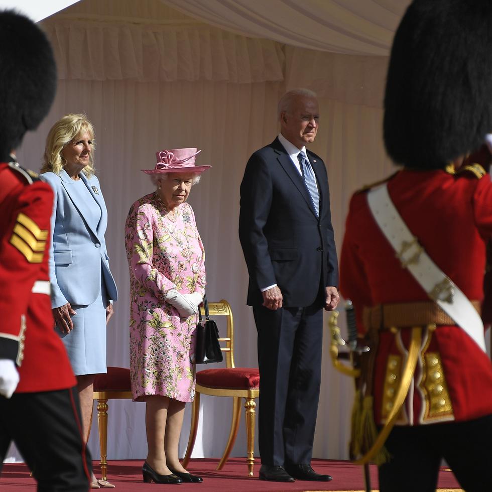 La reina Elizabeth II recibió al presidente Joe Biden y la primera dama Jill Biden en el castillo Winsor.