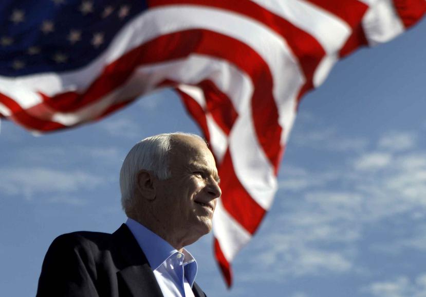 En esta imagen de archivo del 3 de noviembre de 2008, el entonces candidato republicano a la presidencia de Estados Unidos, John McCain, da un discurso en un acto de campaña en Tampa, Florida.  (AP)