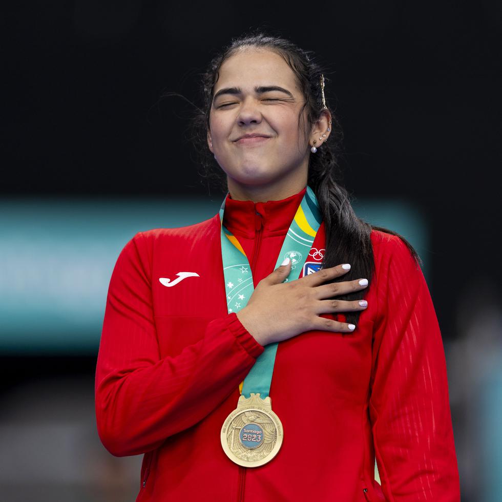 La tenismesista Adriana Díaz le dio a Puerto Rico su primera medalla de oro en Santiago al revalidar como campeona en el torneo de sencillos.