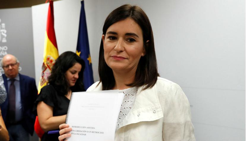 Carmen Montón dijo que había sido "transparente y honesta", y que dimitía para que su situación no influyera en el Gobierno. (EFE)
