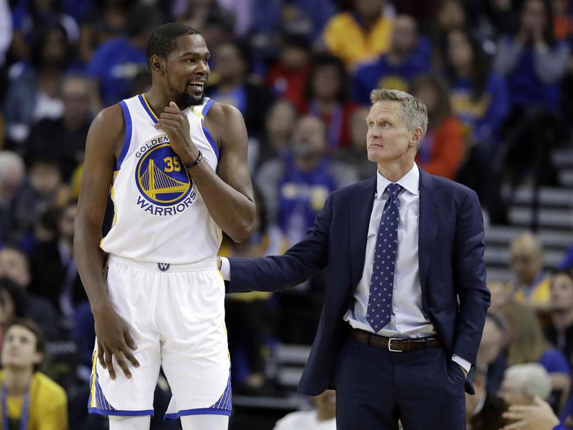 Kerr, de 51 años, se perdió los 43 primeros partidos de la pasada temporada y la histórica foja de 24-0 con la que los Warriors arrancaron el curso. (AP)