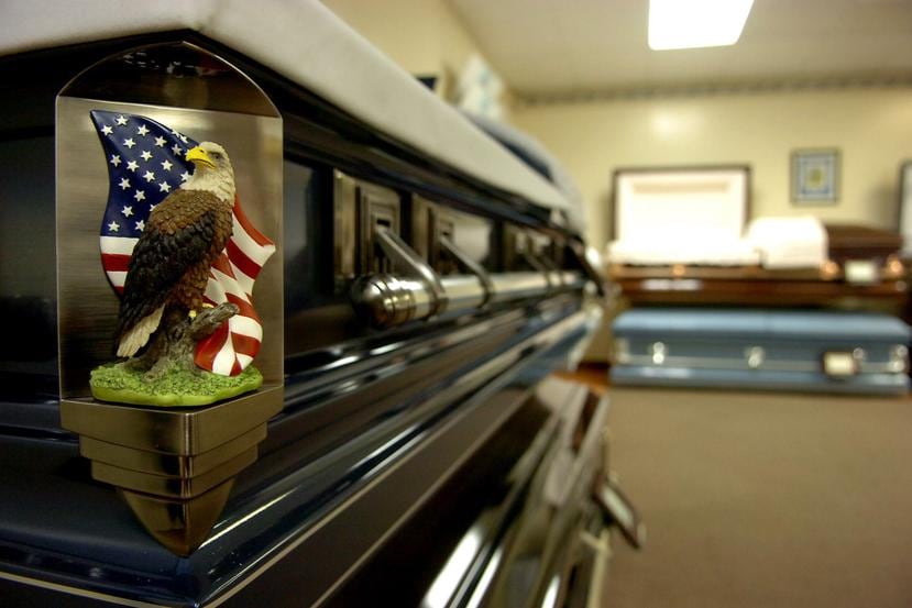Los dueños de funerarias indicaron que continuan ofreciendo los servicios como de costumbre para que tengan la oportunidad de despedir a sus seres queridos de la manera en que consideren apropiado.