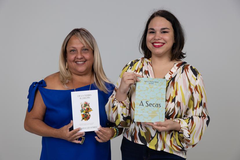 A la izquierda Betzaida Gómez y Maria Elena Medina muestran su libros recién publicados.