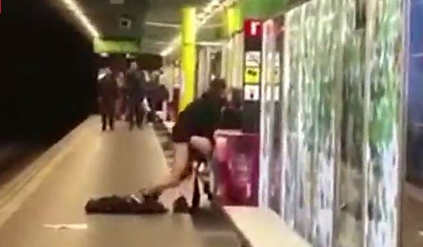 pareja que fue cazada practicando sexo en un andén del metro de barcelona