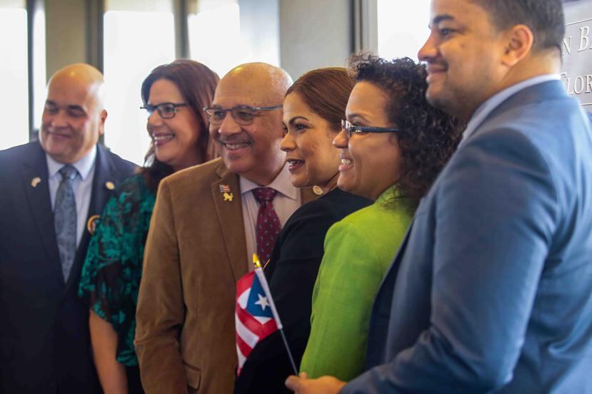 Como parte del Día de Puerto Rico se llevaron a cabo unos paneles educativos en la capital de Florida. En la imagen, algunos de los representantes, senadores y otras figuras de la comunidad boricua que participaron.