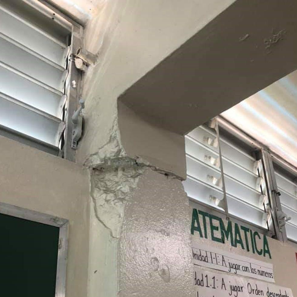 Ejemplo de una columna corta en una escuela en Bayamón.