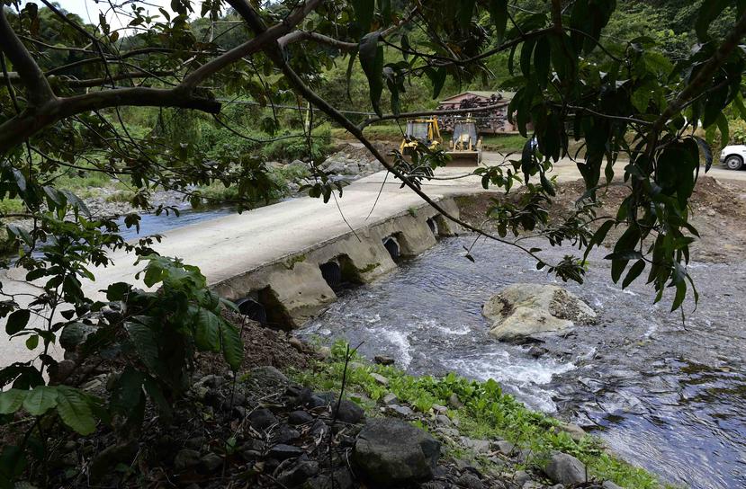 En la foto, puente sobre el río Garzas en Adjuntas. (GFR Media)
