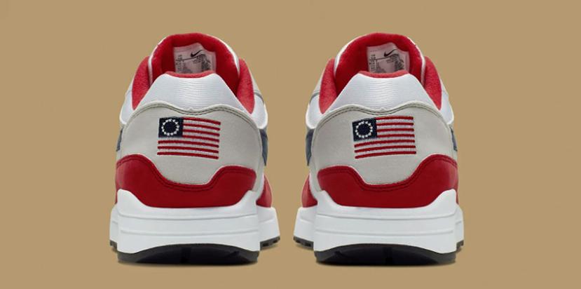 Los tenis, el Air Max 1 "Quick Strike Fourt of July", presentaba un logotipo de la bandera original de Estados Unidos. (Imagen tomada de Nike)