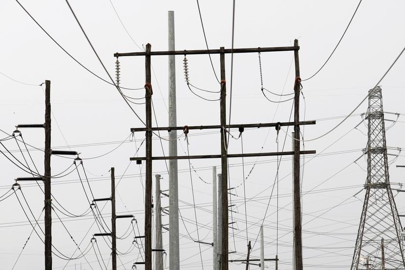 El gobierno de Puerto Rico tiene a su disposición $9,500 millones para rehacer la red eléctrica.