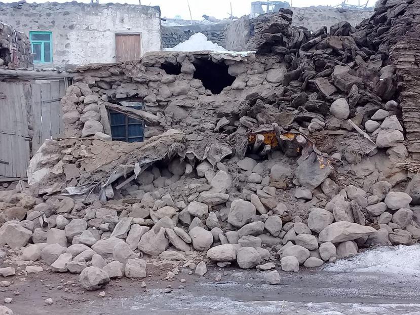 Casas reducidas a escombros tras un sismo en la provincia turca de Baskale in Van, en la frontera con Irán. (AP)