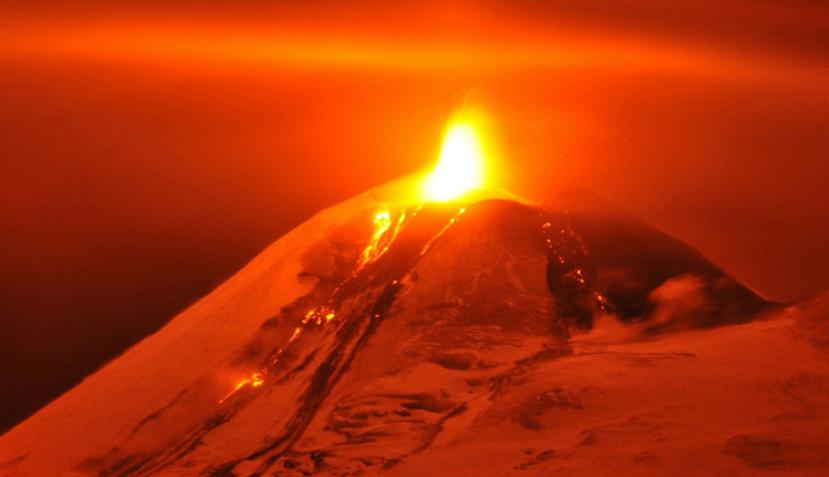 La erupción volcánica fue dimensiones extraordinarias y dejó a su paso devastación y muerte. (EFE)