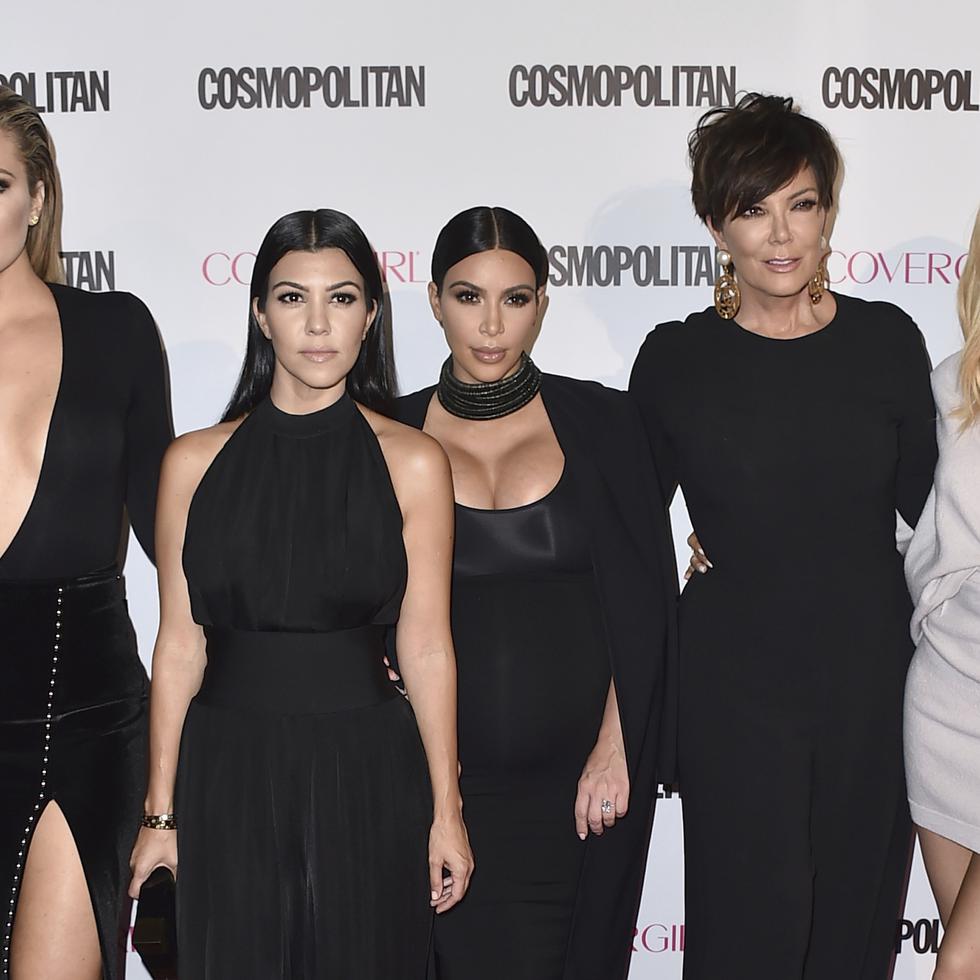 De izquierda a derecha, Khloe Kardashian, Kourtney Kardashian, Kim Kardashian, Kris Jenner y Kylie Jenner.