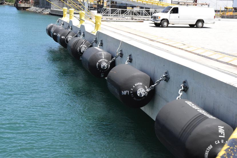 Las defensas de los muelles de carga de Puerto Nuevo serán remplazadas, ya que, por su estado de deterioro, no cumplen su función de brindar protección a las embarcaciones de carga y a los muelles.