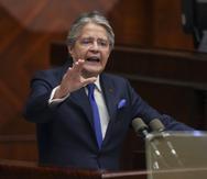 El presidente ecuatoriano Guillermo Lasso habla durante una sesión de la Asamblea Nacional donde los legisladores de la oposición buscan juzgarlo por acusaciones de malversación de fondos en Quito, Ecuador, el martes 16 de mayo de 2023.