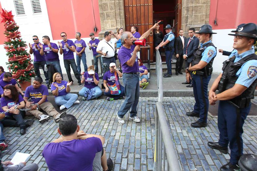 En la manifestación frente a La Fortaleza también participaron representantes de la Unión Independiente Auténtica (UIA), el Sindicato Puertorriqueño de Trabajadores y la Federación de Oficiales de Custodia.