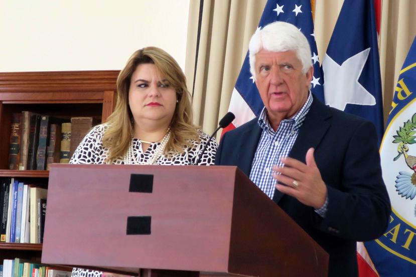 El congresista Rob Bishop y la comisionada residente, Jenniffer González. (Agencia EFE)