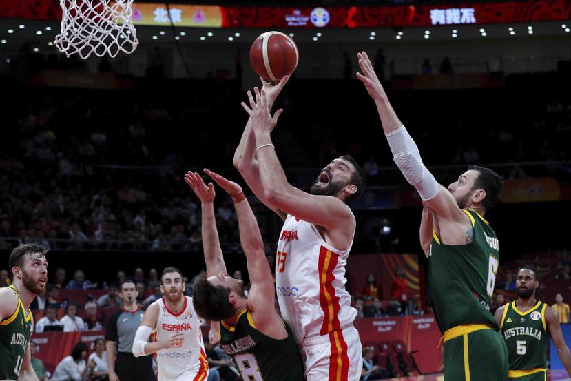 Gasol anotó 33 puntos _ su mayor total en un torneo de la FIBA u olímpico en 18 años _ en la victoria de España en doble tiempo extra sobre Australia en semifinales. (AP)