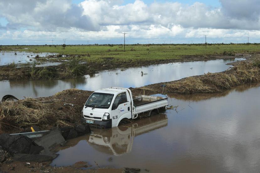 Un vehículo sumergido en las inundaciones causadas por el huracán Idai en Nyamatanda, en Mozambique. (AP / Tsvangirayi Mukwazhi)