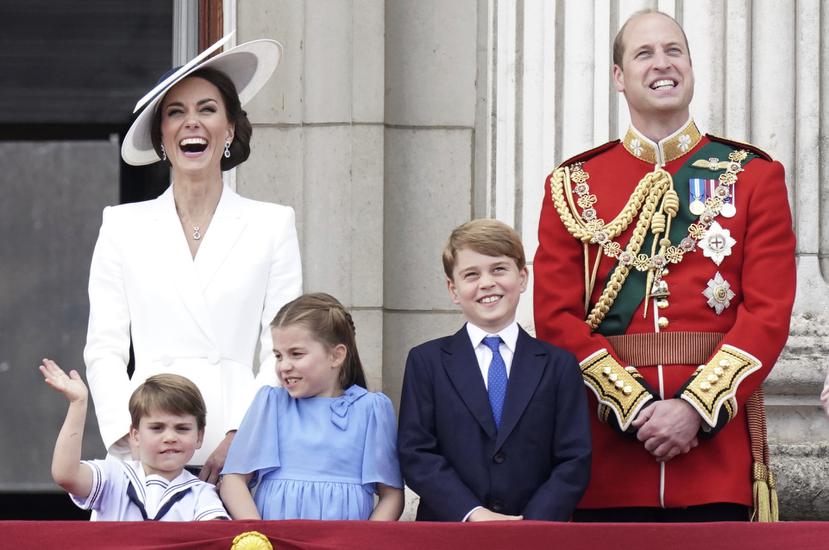 La pareja tiene tres hijos, los príncipes Louis y George y la princesa Charlotte.