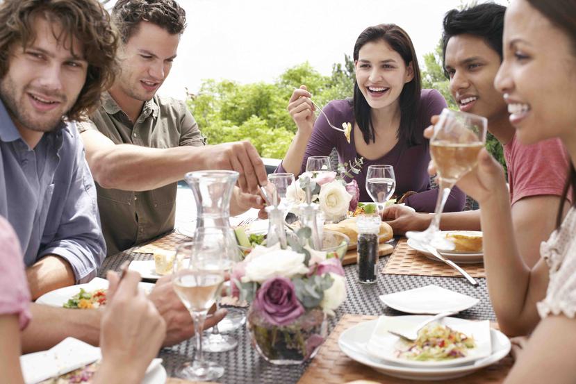 El fenómeno del "social dining" pretende que además de compartir una cena con los viajeros, también exista un vistazo cercano a la forma de vida de los habitantes de la ciudad que se visita.