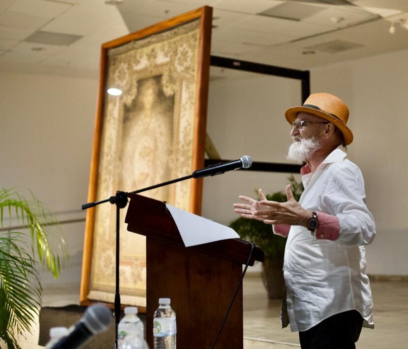 El artista Antonio Martorell durante la presentación de la obra que rinde homenaje tanto a su hermana Consuelo como Andrea Ruiz Costas.