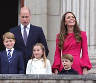 El príncipe William y Kate Middelton junto a sus hijos George, Charlotte y Louis.