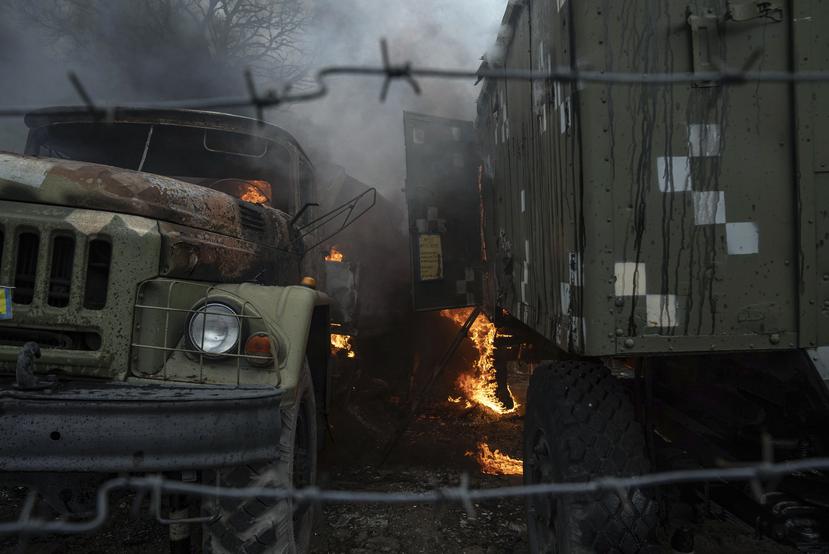 Fuego en una base aérea del ejército ucraniano en Mariupol.