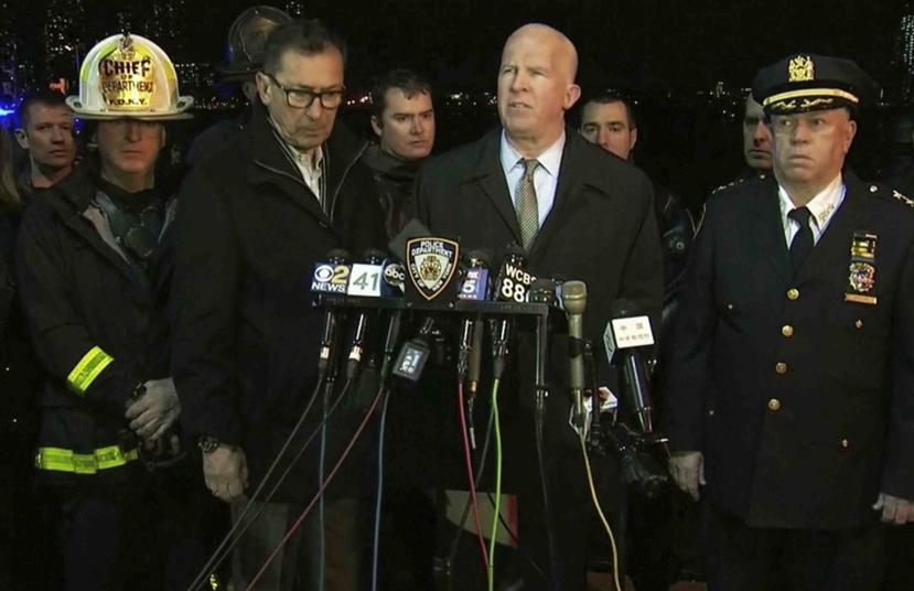El jefe policial de la ciudad de Nueva York James O'Neill en conferencia de prensa sobre la caída de un helicóptero en el East River. (AP)