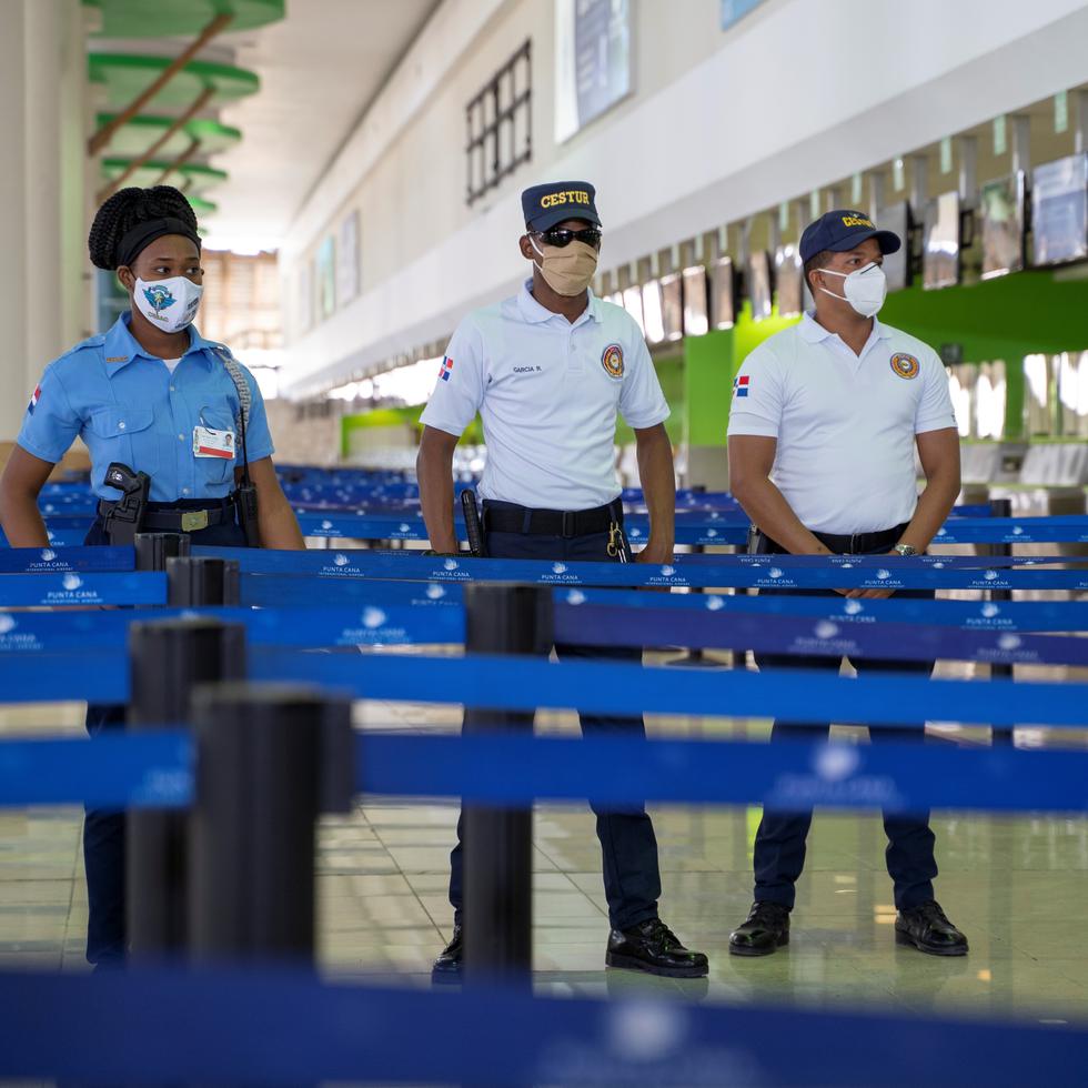 El terminal B "quedará listo" para acoger el servicio de prechequeo de Migración y Aduanas.