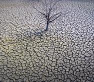 Vista del embalse seco de Sau a unas 62 millas al norte de Barcelona, en una foto de archivo. (AP Foto/Emilio Morenatti, archivo)