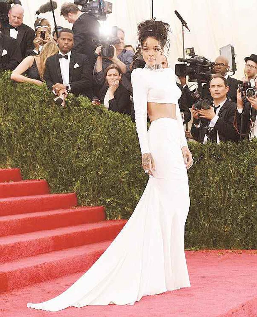 En el 2014, Rihanna asistió a la gala luciendo un vestido blanco. (Archivo)